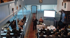 Kép: Aki az eke szarvára teszi kezét …..