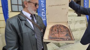 Kép: Ez egy olyan örökség, amelyet hordoznunk kell – Gályarab-emlékjeleket kapott Léva és Újbars is