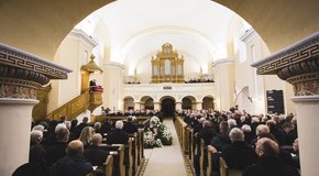 Kép: Elég néked az én kegyelmem – Orbán Viktor is részt vett Erdélyi Géza nyugalmazott püspök temetésén